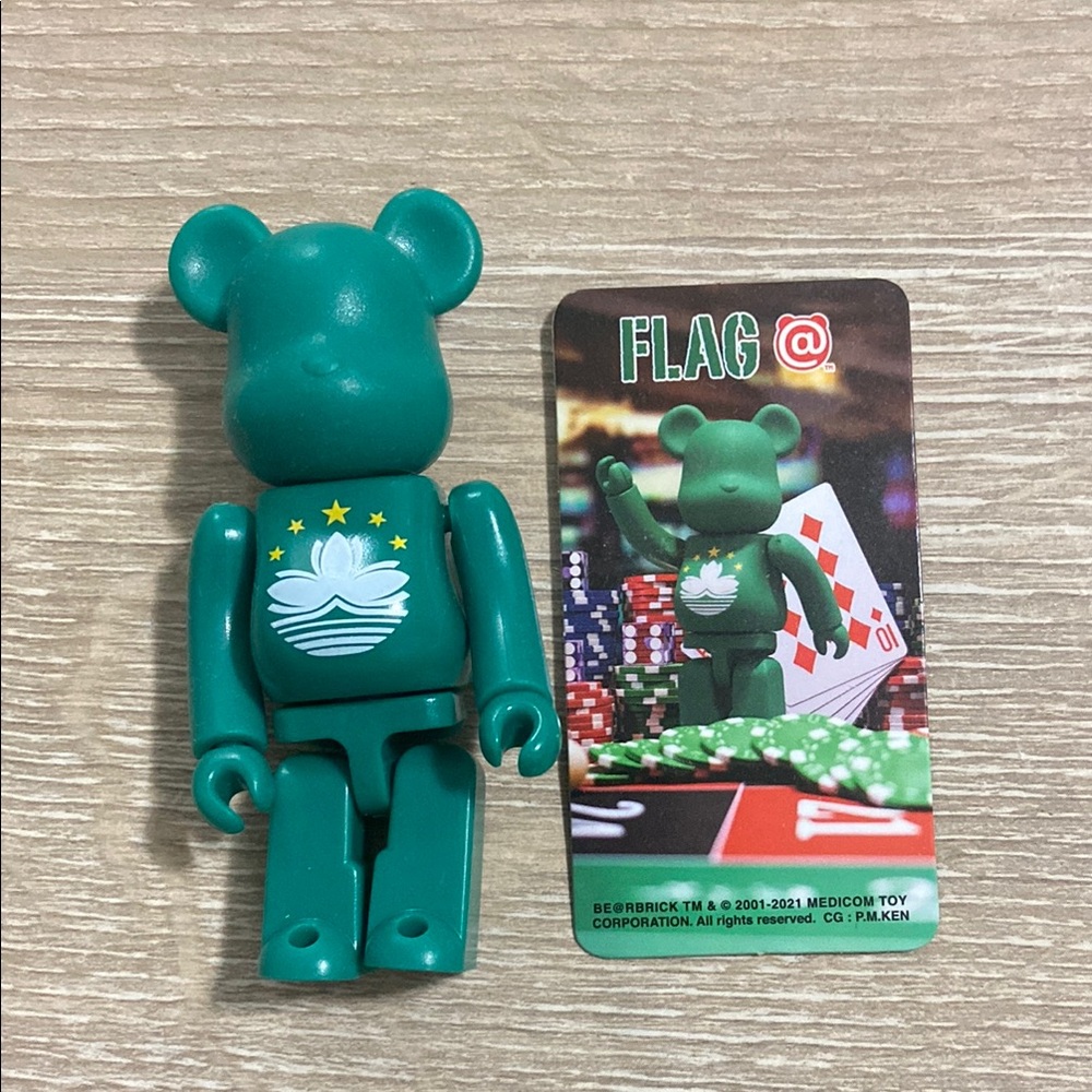 Medicom Be@rbrick 100% Series 43 Flag Macau S43 Art Toy Bearbrick with Card